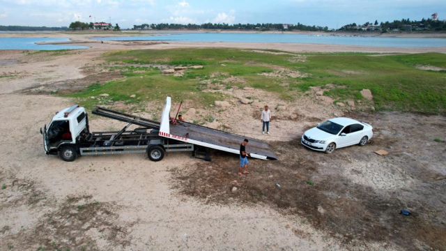 Тревога из-за засухи в озере Сейханской плотины! Уровень воды отступил на 500 метров