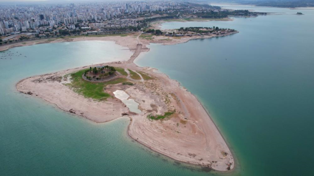 Drought alarm in Seyhan Dam Lake! Water levels receded 500 meters