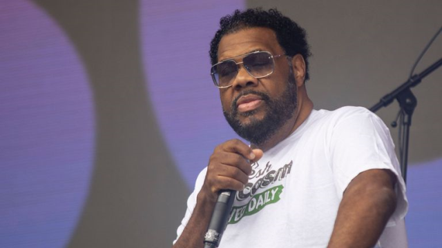 Американский известный рэпер Fatman Scoop умер на сцене после того, как он заболел