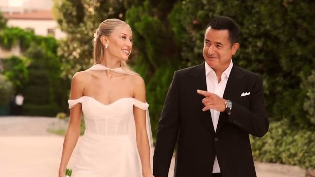 Acun Ilıcalı mesmerized with the elegance of his wife Ayça Çağla Altunkaya! The price of the mini wedding dress has been revealed