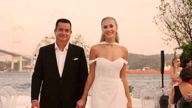 Acun Ilıcalı mesmerized with the elegance of his wife Ayça Çağla Altunkaya! The price of the mini wedding dress has been revealed