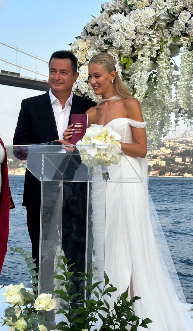 Warning to Ayça Çağla Altunkaya from Ali Koç, who did not like her speech at the wedding: Speak properly