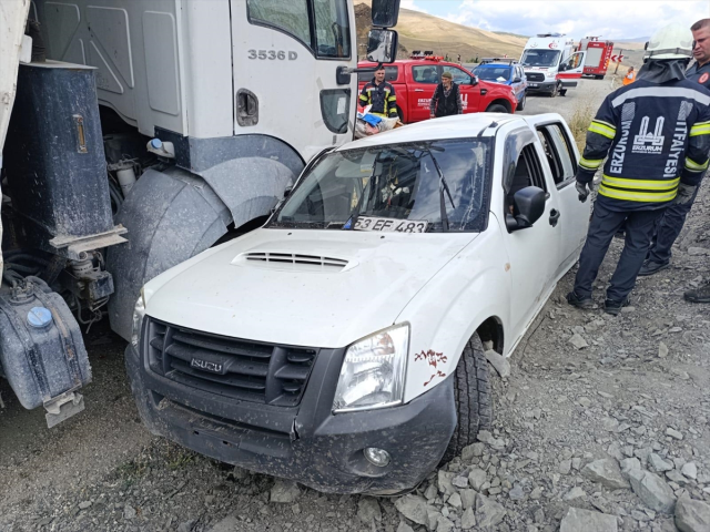 Pickup truck collided with construction truck! 3 people died, 2 people were seriously injured