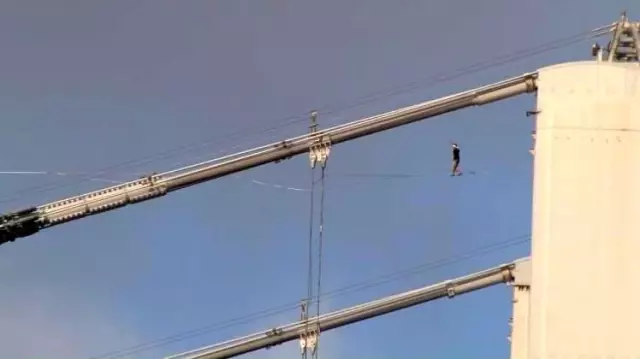 It took their breath away! He changed continents on a tightrope.