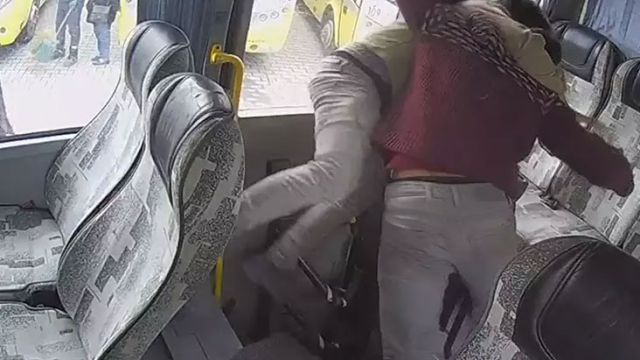 He shot his enemy on the minibus! Horrifying moments captured on camera