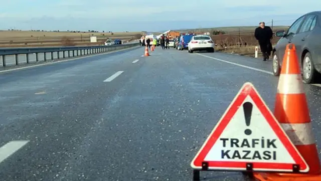 A truck collided with a minibus in Adana! There are casualties and injuries.