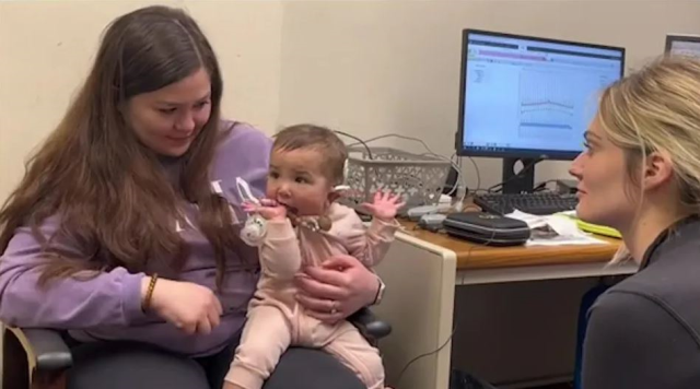 The reaction of the deaf girl hearing her father's voice for the first time moved everyone