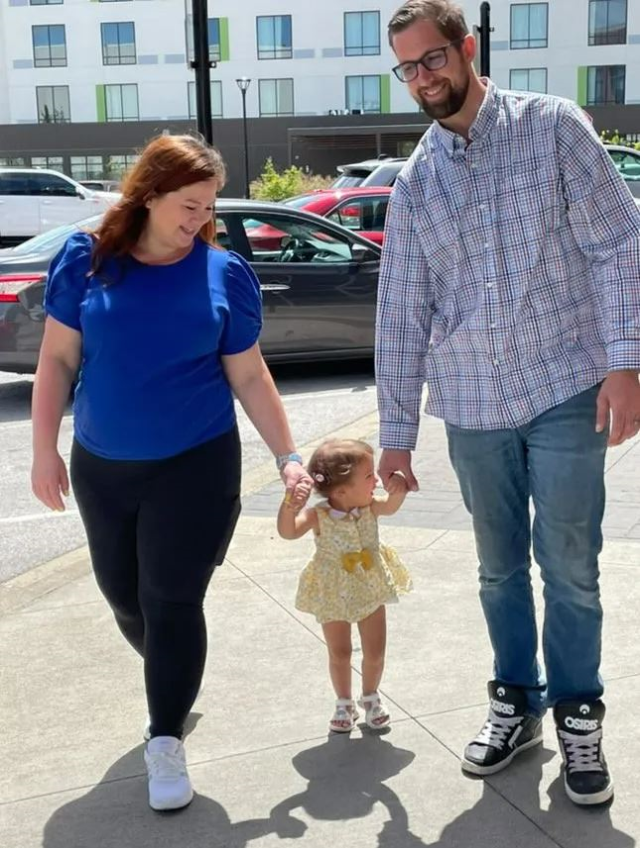 The reaction of the deaf girl hearing her father's voice for the first time moved everyone