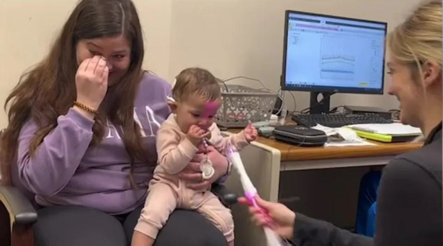 The reaction of the deaf girl hearing her father's voice for the first time moved everyone