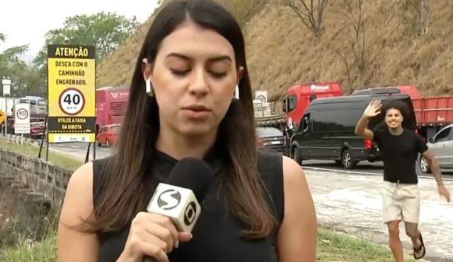 The singer dancing behind the reporter broadcasting live from the site of the bus accident in Brazil drew reactions