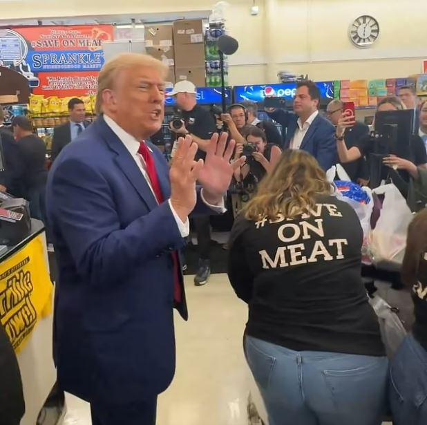 Trump asked for the vote of the woman to whom he gave $100 at the market