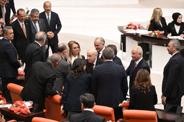 Bahçeli explained the reason for shaking hands with DEM Party members