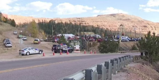 One person died and 12 were trapped in an accident at a gold mine in the USA