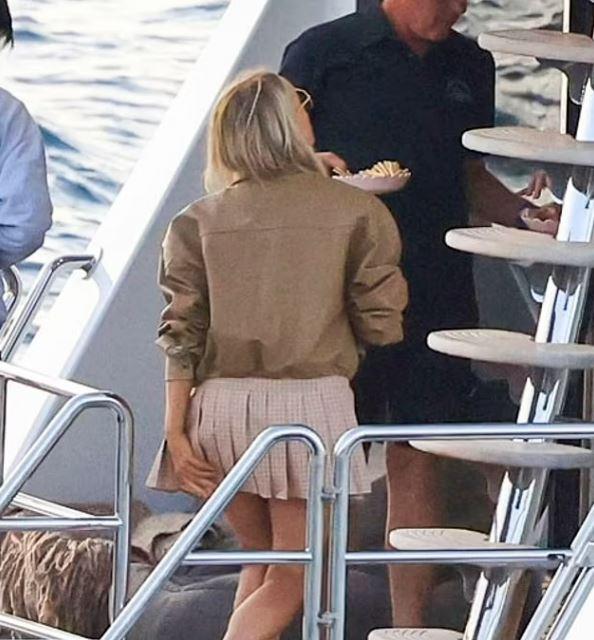 Famous Radio Host Jackie 'O' Henderson was caught by the wind while having fun on a yacht with her friends