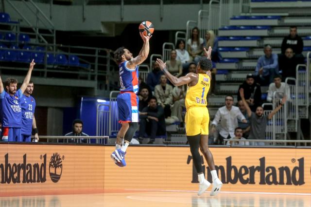 Anadolu Efes lost 93-91 to Maccabi Tel Aviv away