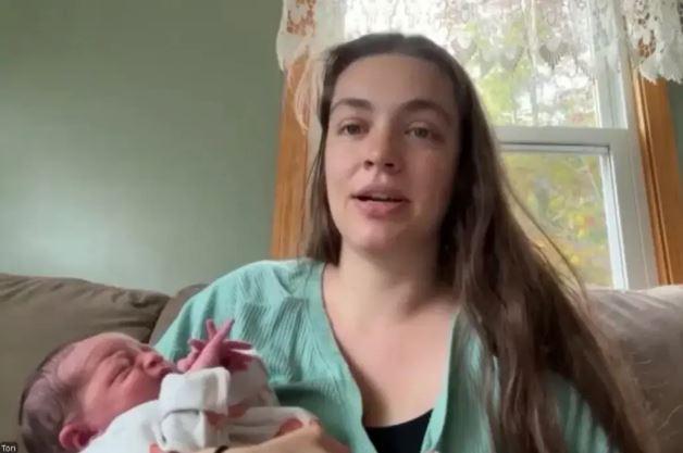 The teacher who experienced labor pains during class gave birth in the school parking lot