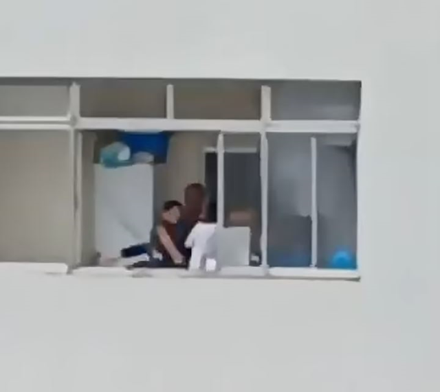 Neighbors rescued the woman who was hanging on the 16th floor in Brazil