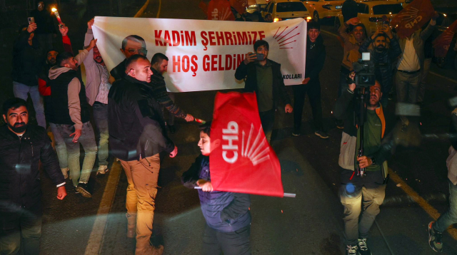 CHP leader Özel was welcomed in Diyarbakır with Kurdish songs