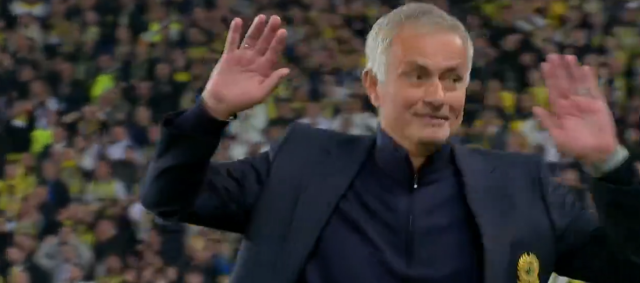 Even Mourinho couldn't believe En-Nesyri's consecutive missed goals