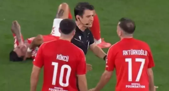 Kerem Aktürkoğlu, who saw that the goal was disallowed, argued with Halil Umut Meler