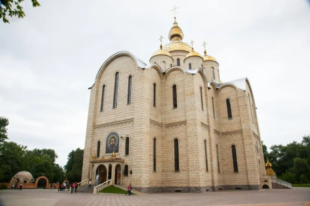 A six-hour fight broke out between priests and the congregation at the Russian Orthodox Church in Ukraine