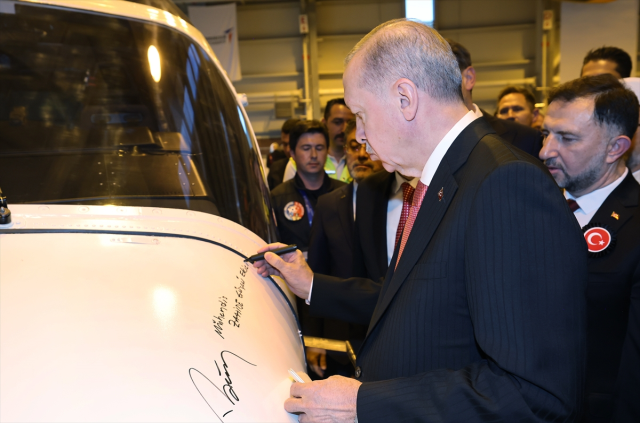 President Erdoğan wrote the name of TUSAŞ martyr Zahide Güçlü on GÖKBEY