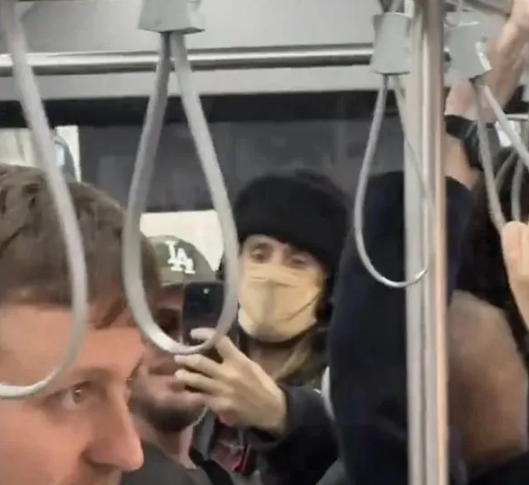 Famous actor Jared Leto, who couldn't find a taxi in Istanbul, took a city bus