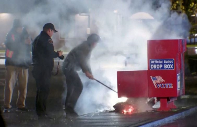 Ballot boxes were set on fire in the USA! Police are searching for the attacker everywhere