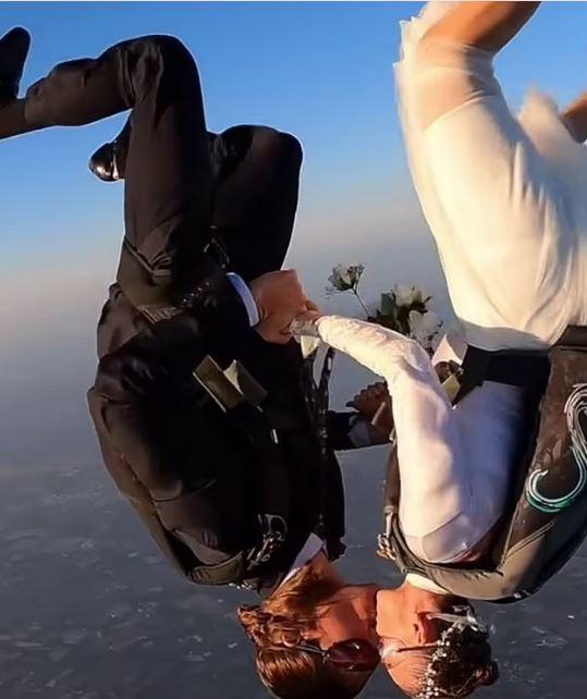 'The world's most attractive skydiver' got married in the sky