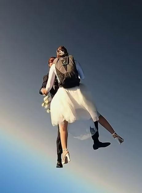 'The world's most attractive skydiver' got married in the sky