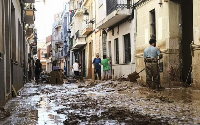 In Spain, where the death toll from the flood disaster has exceeded 200, 2000 people are unaccounted for