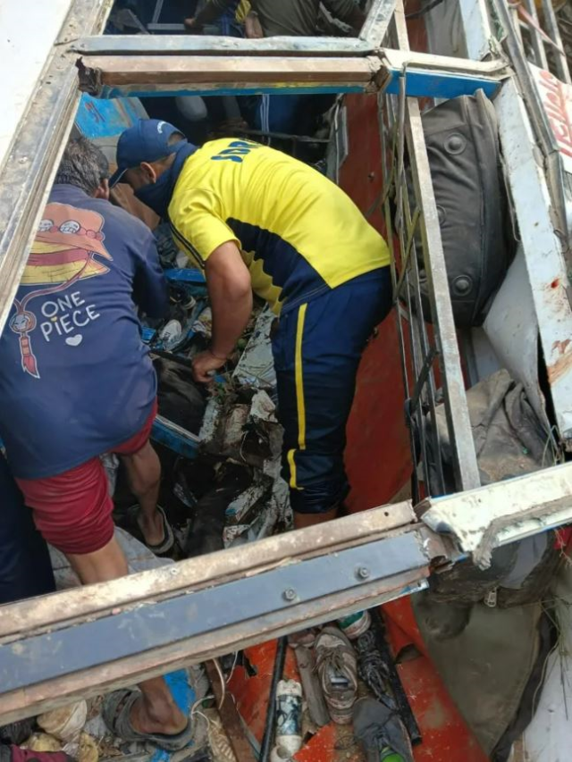 The bus carrying 60 passengers rolled into a 60-meter deep valley: 36 people lost their lives