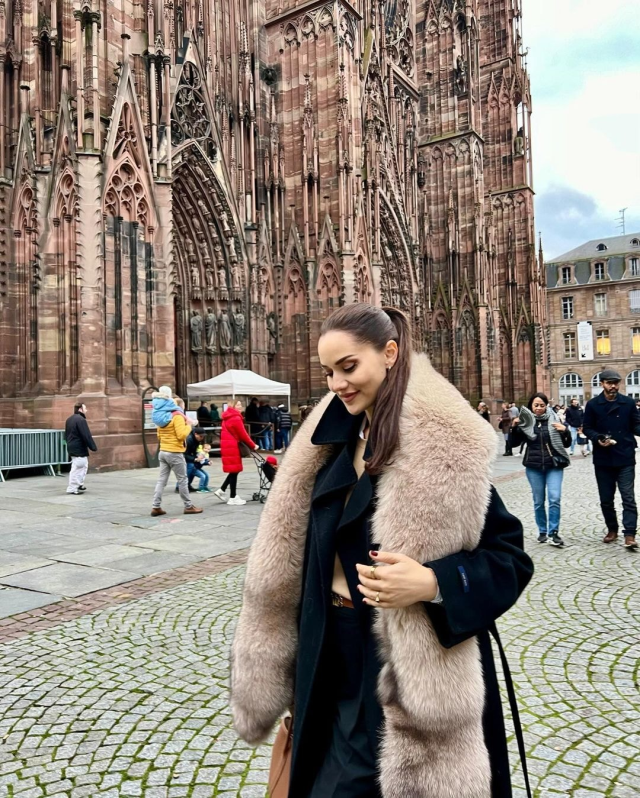 Fahriye Evcen's poses are drawing reactions: You have become just like 'Necla' from 'Leaf Fall'