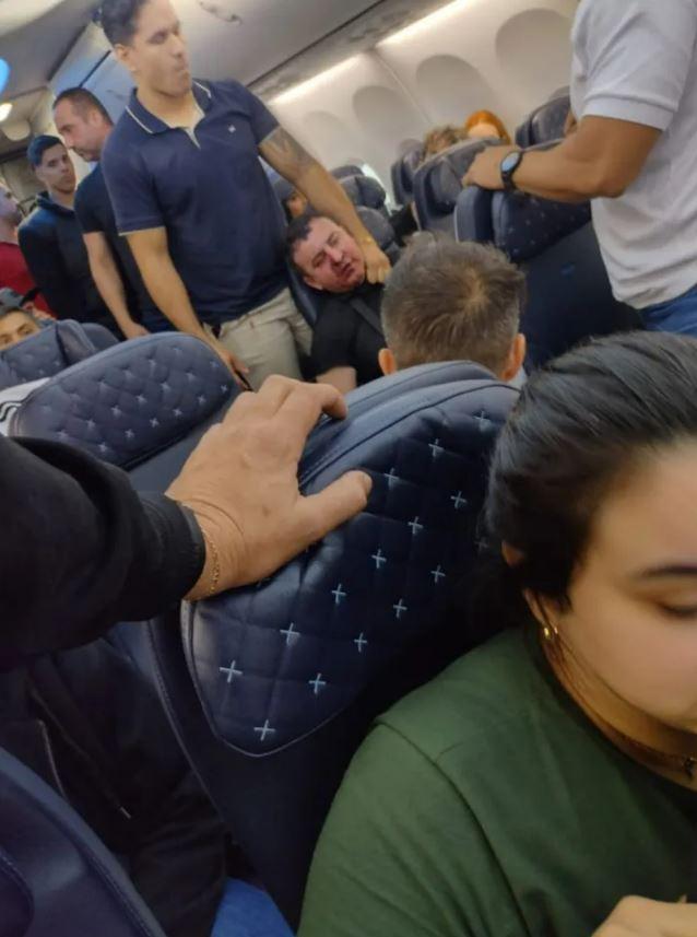 Terrifying moments during the flight: Passenger attempted to open the aircraft door