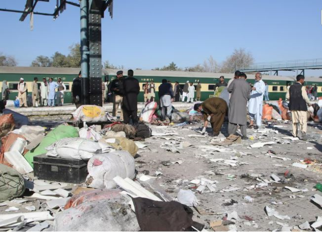 24 people died and 40 were injured in the bomb attack at the train station in Pakistan