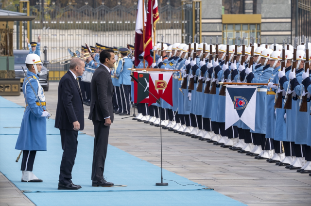 President Erdoğan welcomed the Emir of Qatar Al Thani with an official ceremony