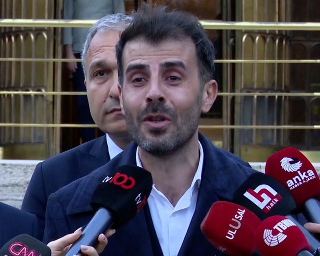 Teachers who are victims of the interview process protesting Minister Tekin cried in front of the camera