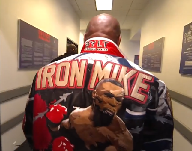 He entered the legendary venue! Everyone is talking about Mike Tyson's jacket