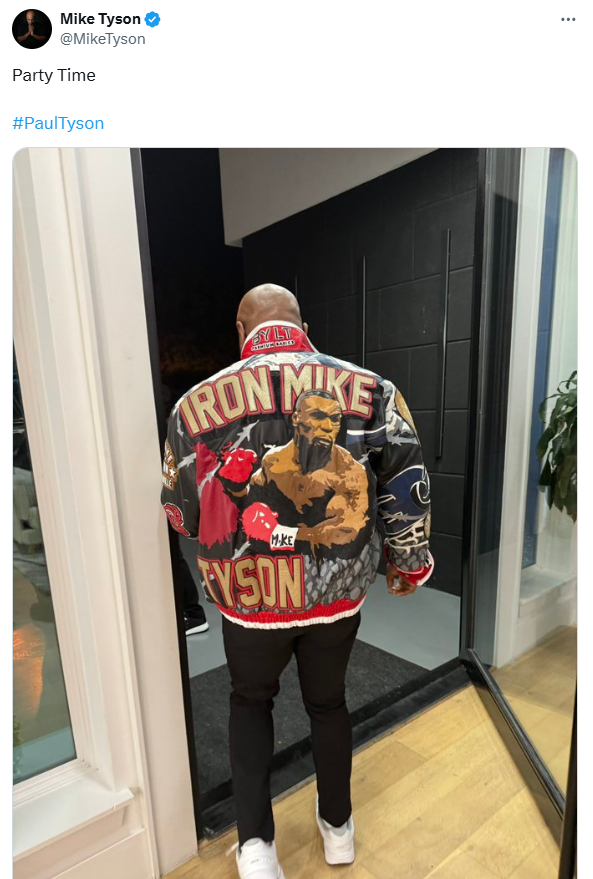 He entered the legendary venue! Everyone is talking about Mike Tyson's jacket