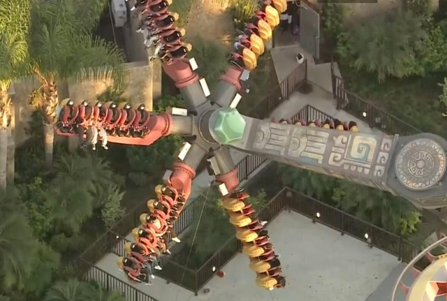 Due to a malfunction at the amusement park, 22 people were left hanging in the air for 2.5 hours