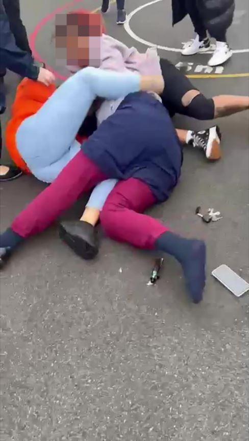 No one could separate the fight of three women in front of the school