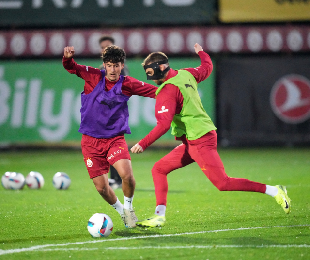 The Galatasaray player had to wear a mask to training