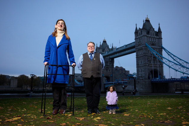 The tallest and shortest women in the world met for the first time