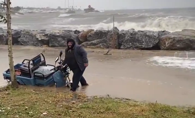 The expected rainfall in Istanbul has started after the warnings from Meteorology and AKOM