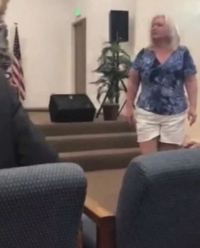 The bride kicked out her mother-in-law who interrupted her speech