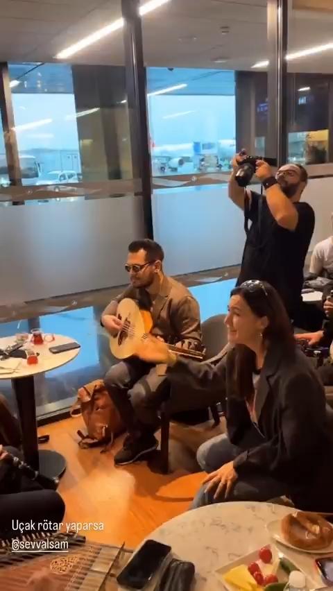 Surprise from Şevval Sam to passengers at Istanbul Airport