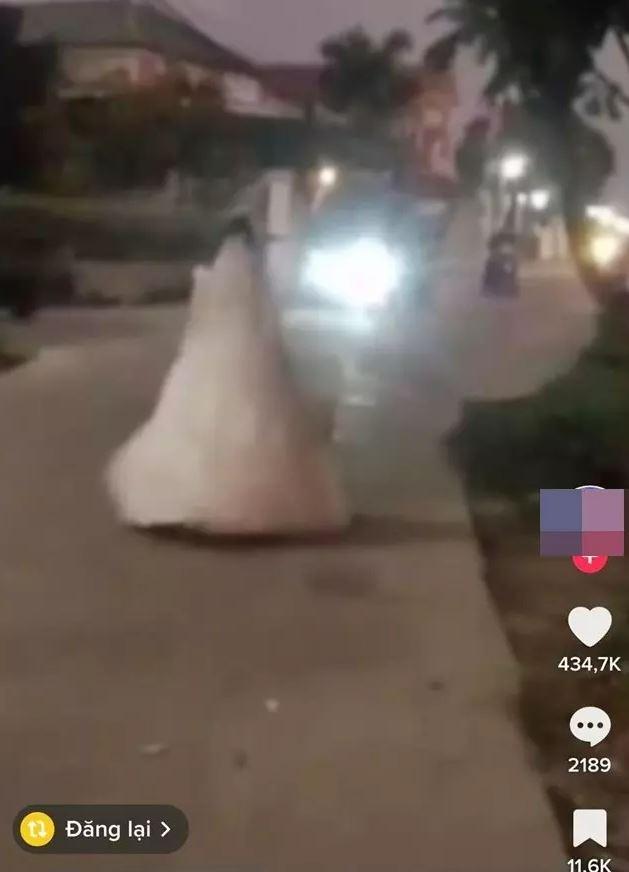 The bride, who learned that the groom cheated on her with his closest friend, walked 7 kilometers to her family's home