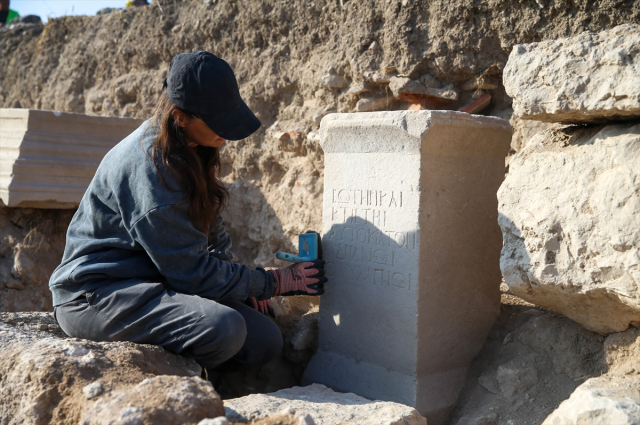 A 2,000-year-old inscription dedicated to Hadrianus was found in Uşak