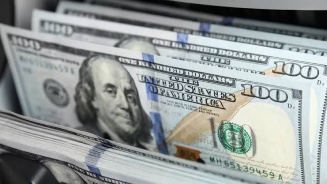 Opportunism with counterfeit dollars from currency exchange offices and jewelers