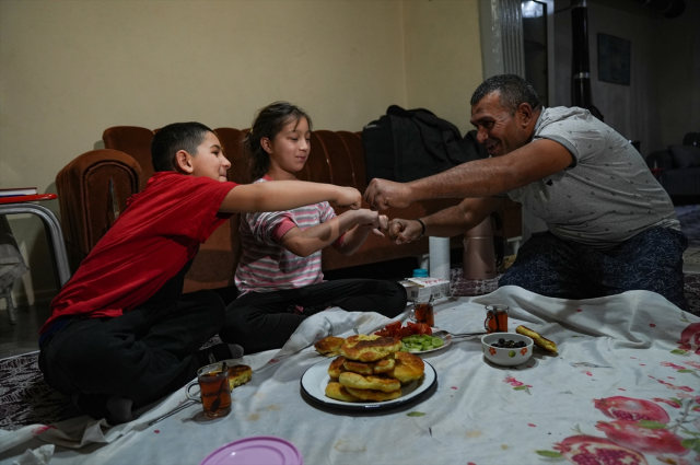 He rolls up his sleeves as soon as he gets home from work, everyone is talking about the devoted father